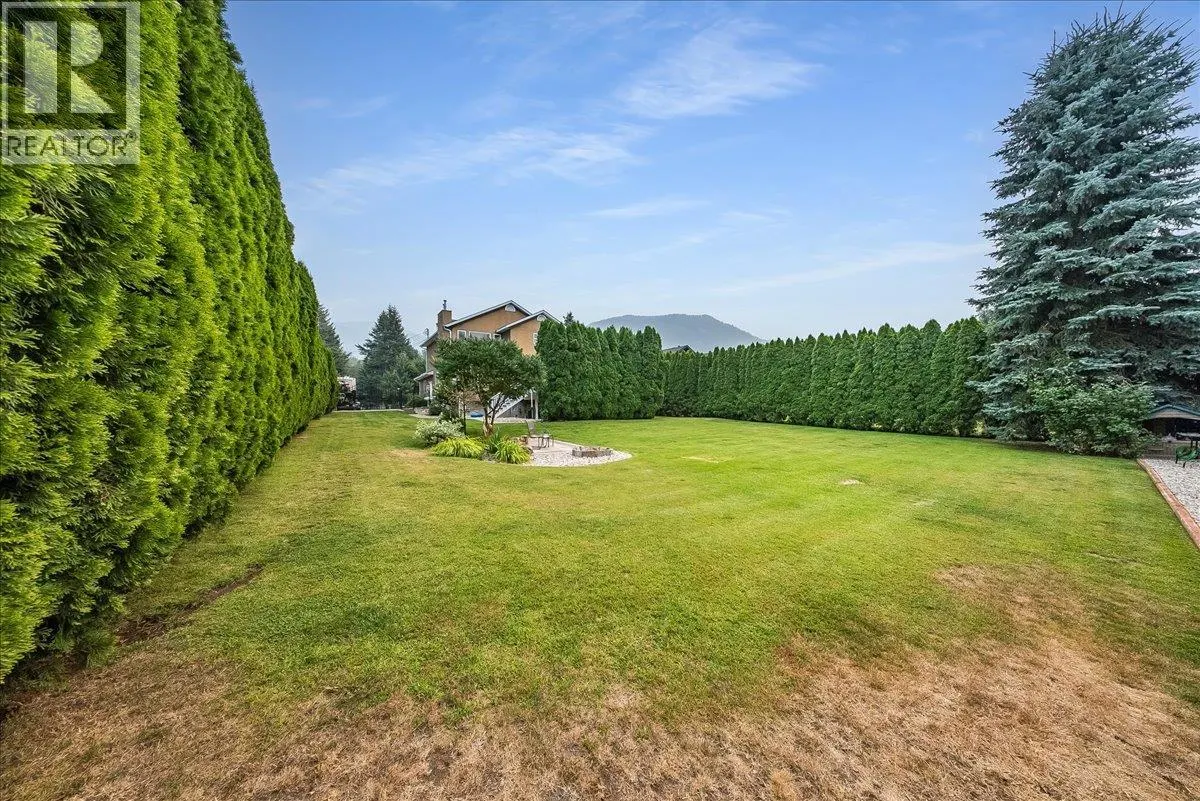 1021 BRIDGEVIEW Crescent