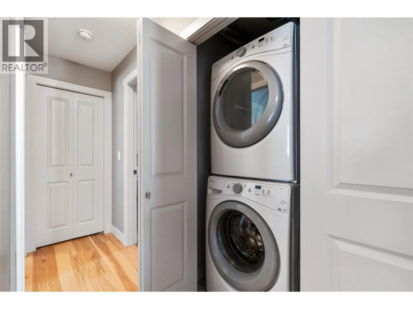 1449 1 Avenue NE Unit# 404