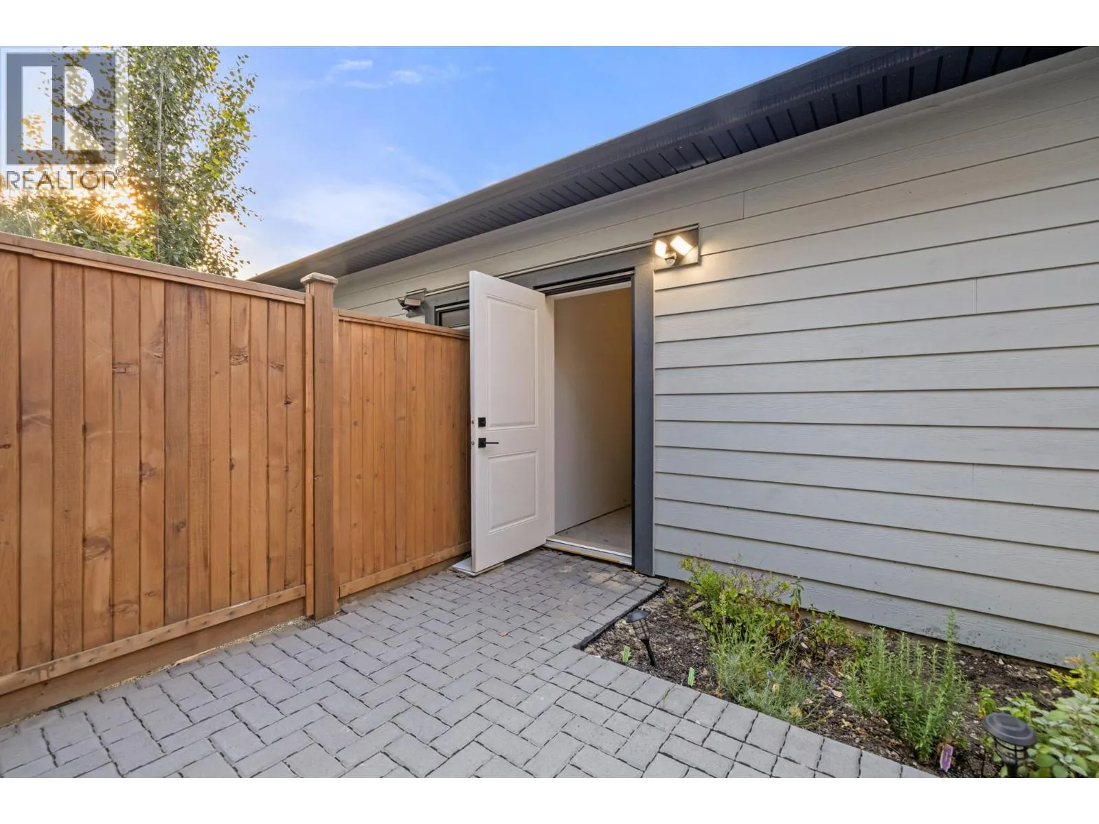 824 Glenwood Avenue Unit# 4
