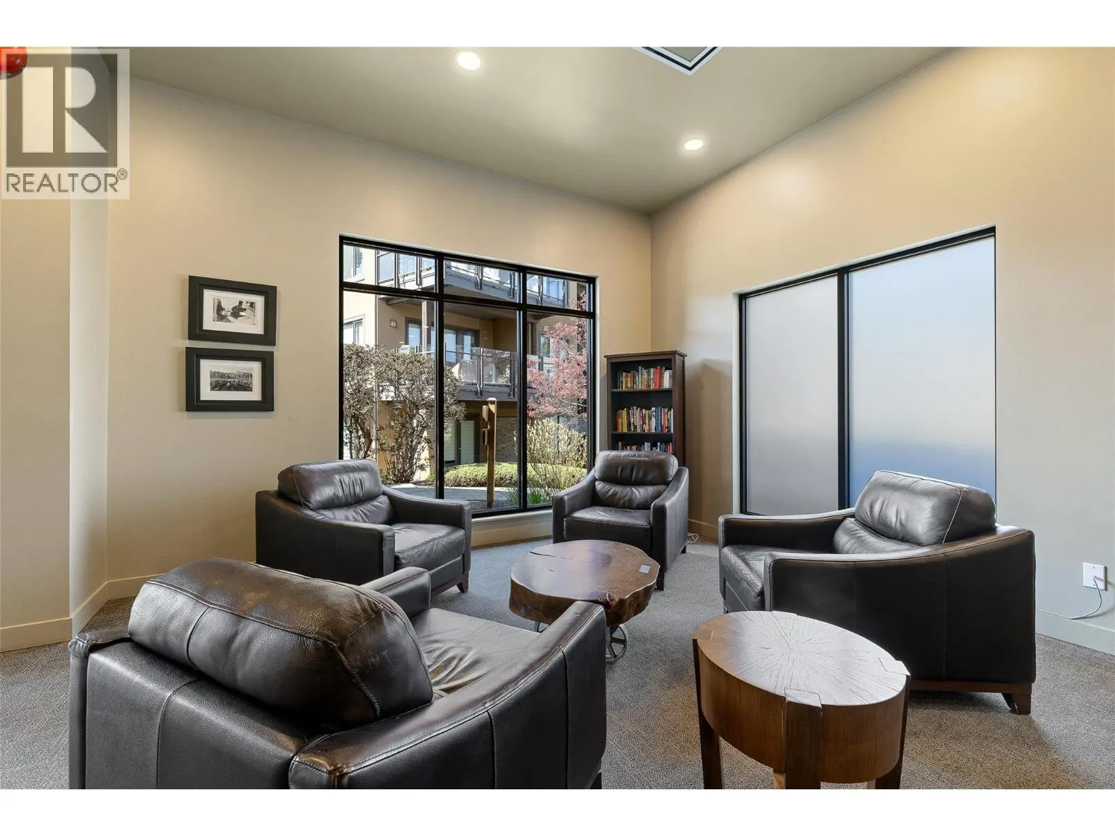 4380 Lakeshore Road Unit# PH21