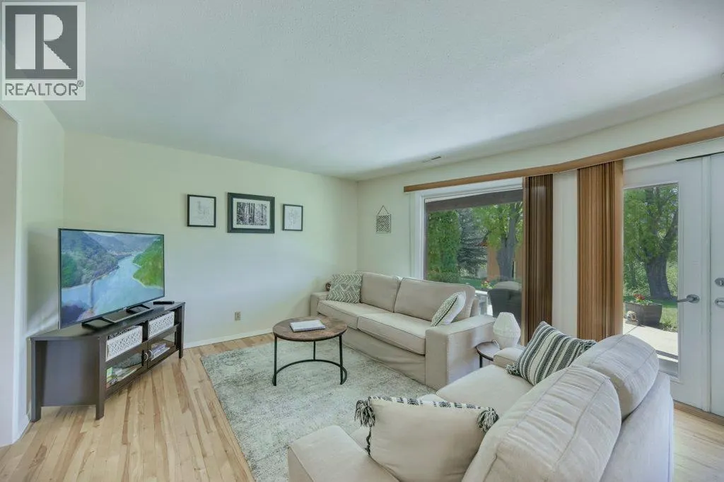 7562 CREST-A-WAY Road