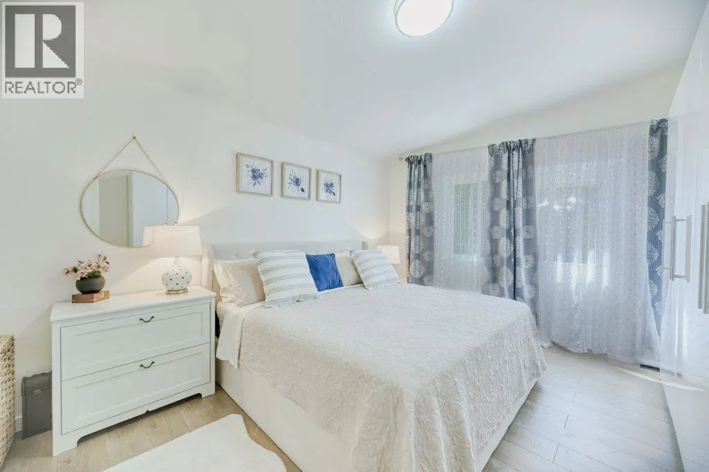 7562 CREST-A-WAY Road