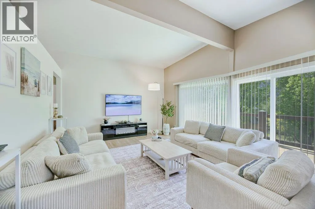 7562 CREST-A-WAY Road