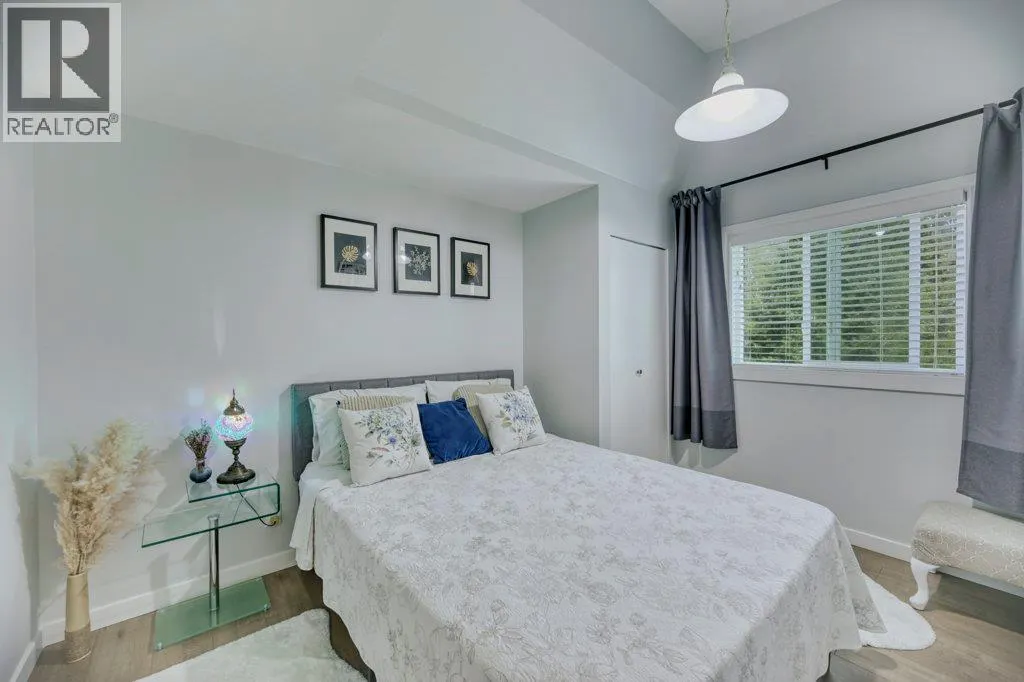 7562 CREST-A-WAY Road