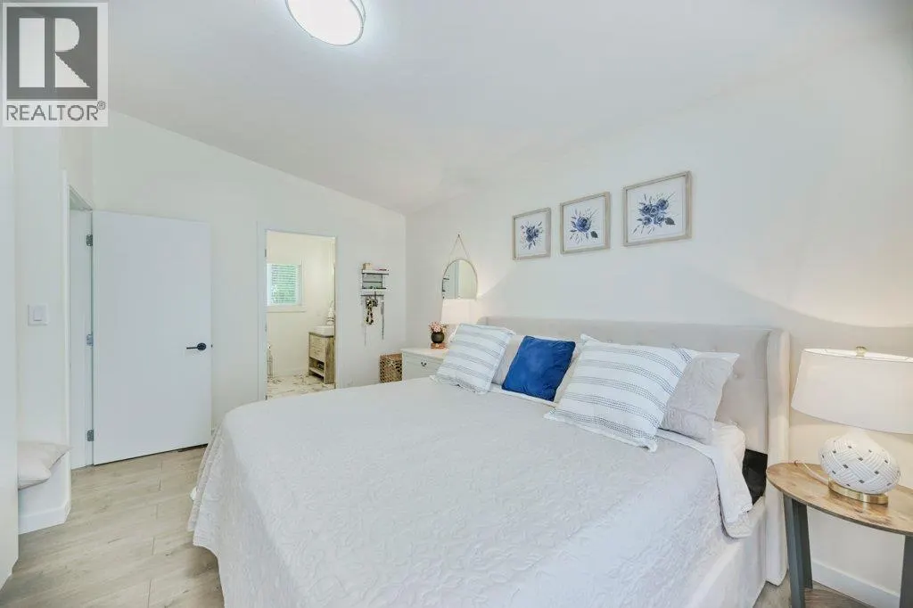 7562 CREST-A-WAY Road