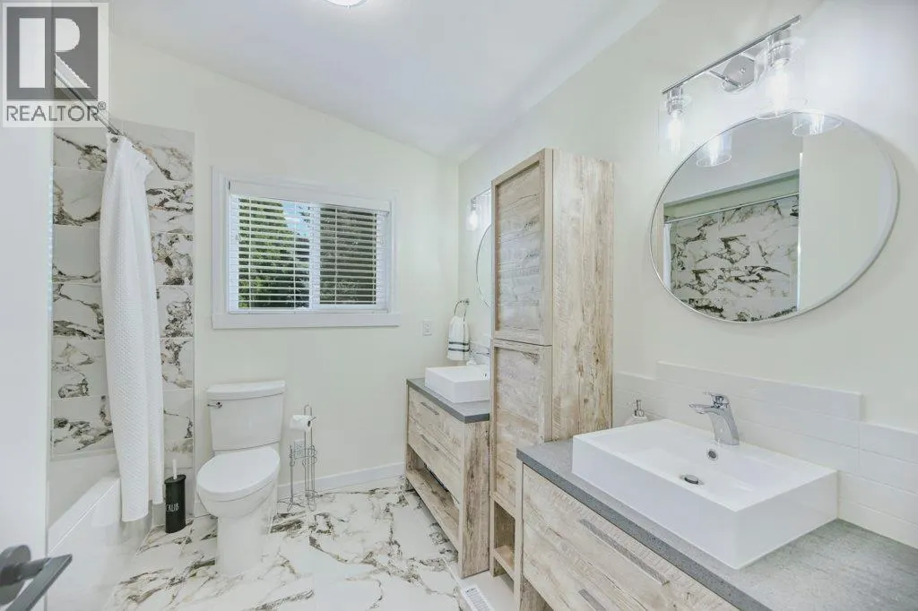 7562 CREST-A-WAY Road