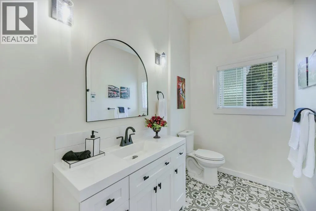 7562 CREST-A-WAY Road