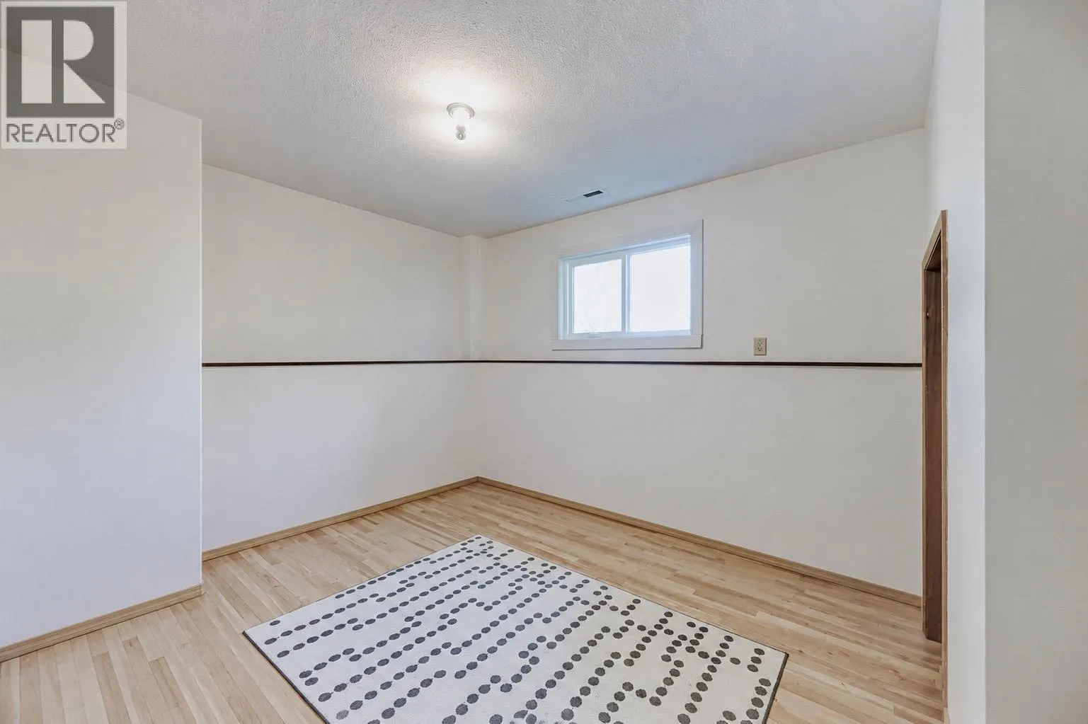 7562 CREST-A-WAY Road
