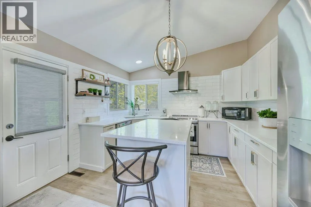 7562 CREST-A-WAY Road