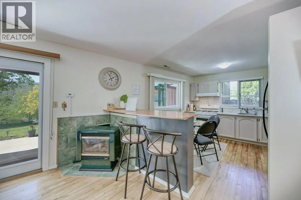 7562 CREST-A-WAY Road