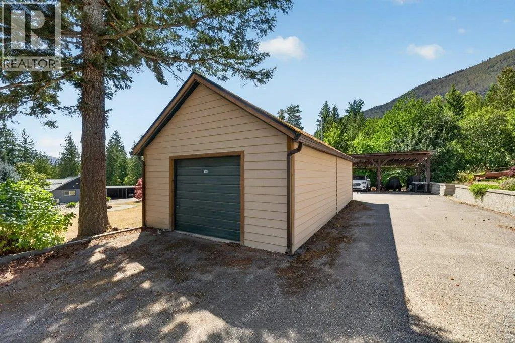 411 Christison Road SW