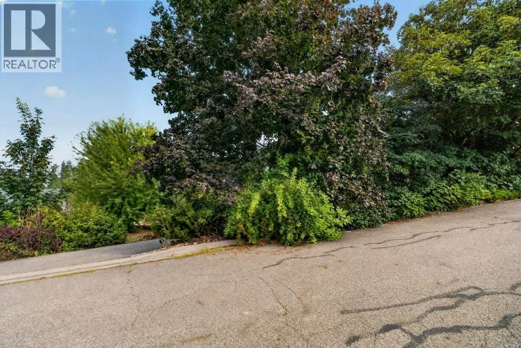 1791 15 Avenue NE