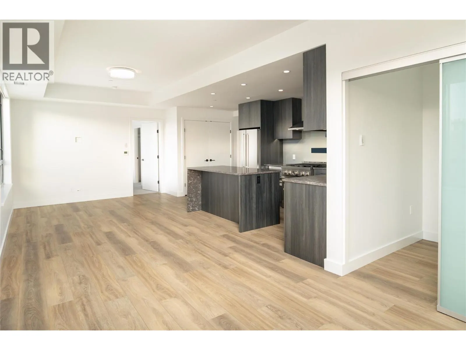 3051 Abbott Street Unit# 401