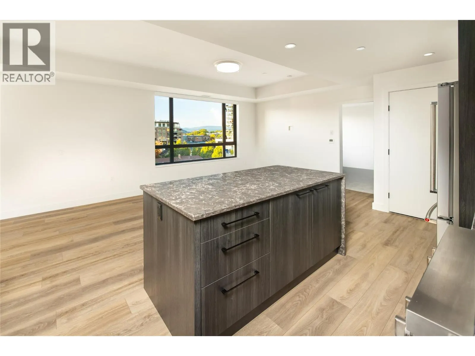 3051 Abbott Street Unit# 401