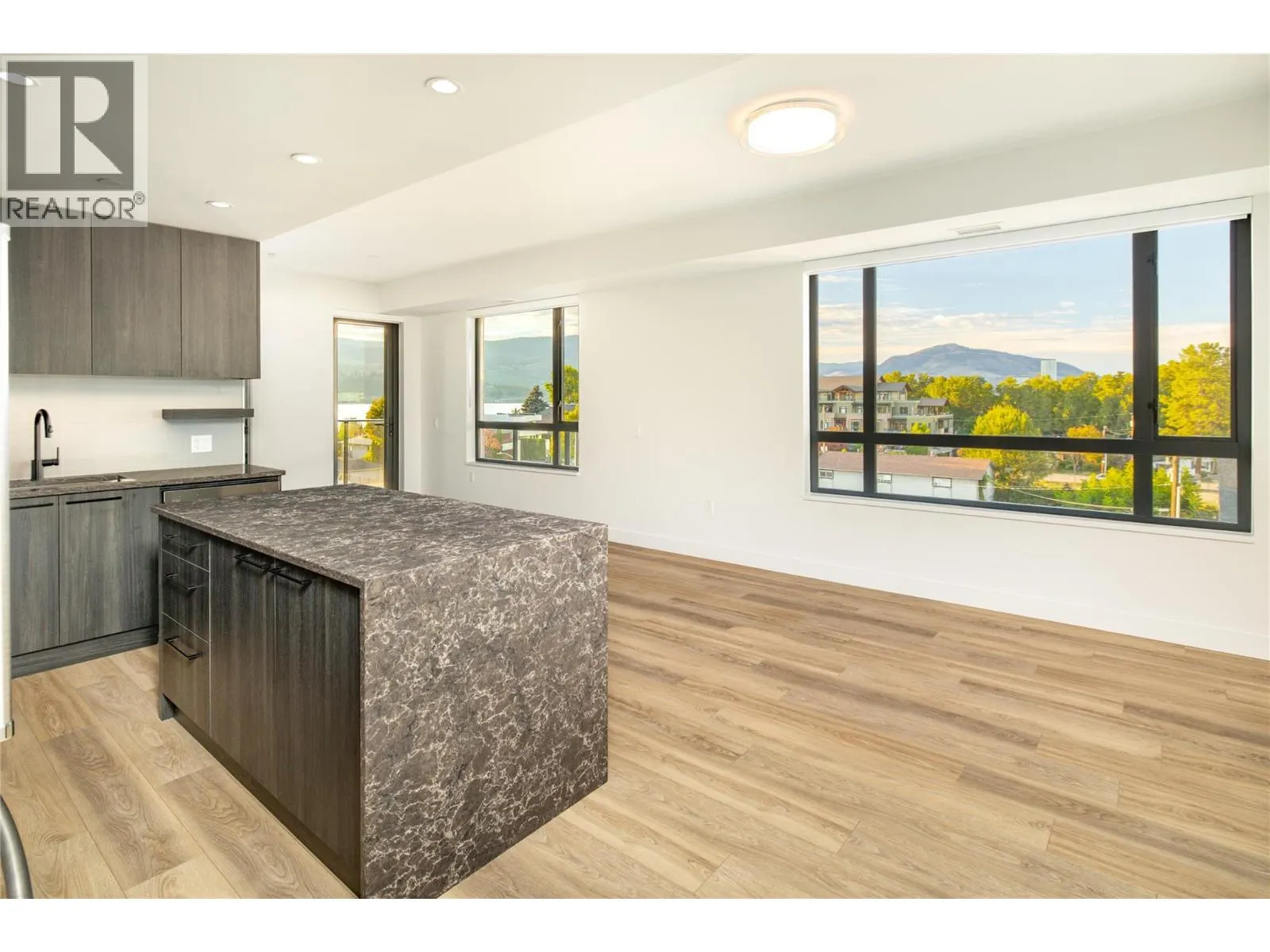 3051 Abbott Street Unit# 401