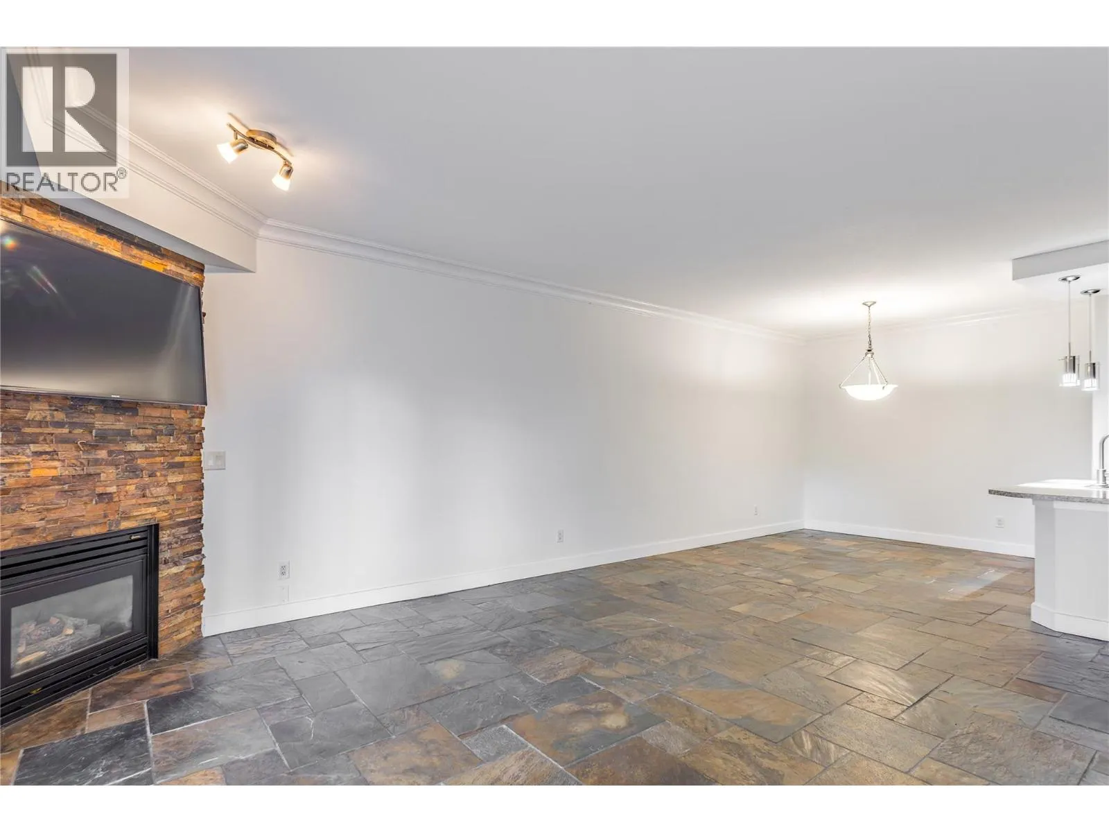 2300 Benvoulin Road Unit# 103