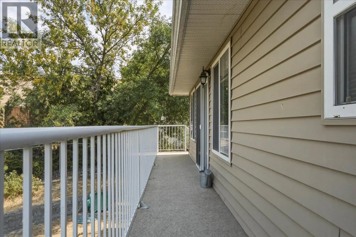 2225 Teal Place