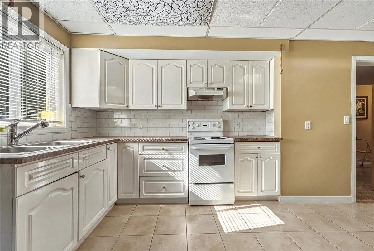 2225 Teal Place
