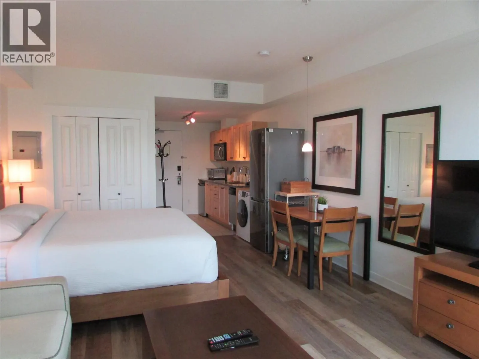 4200 LAKESHORE Drive Unit# 224