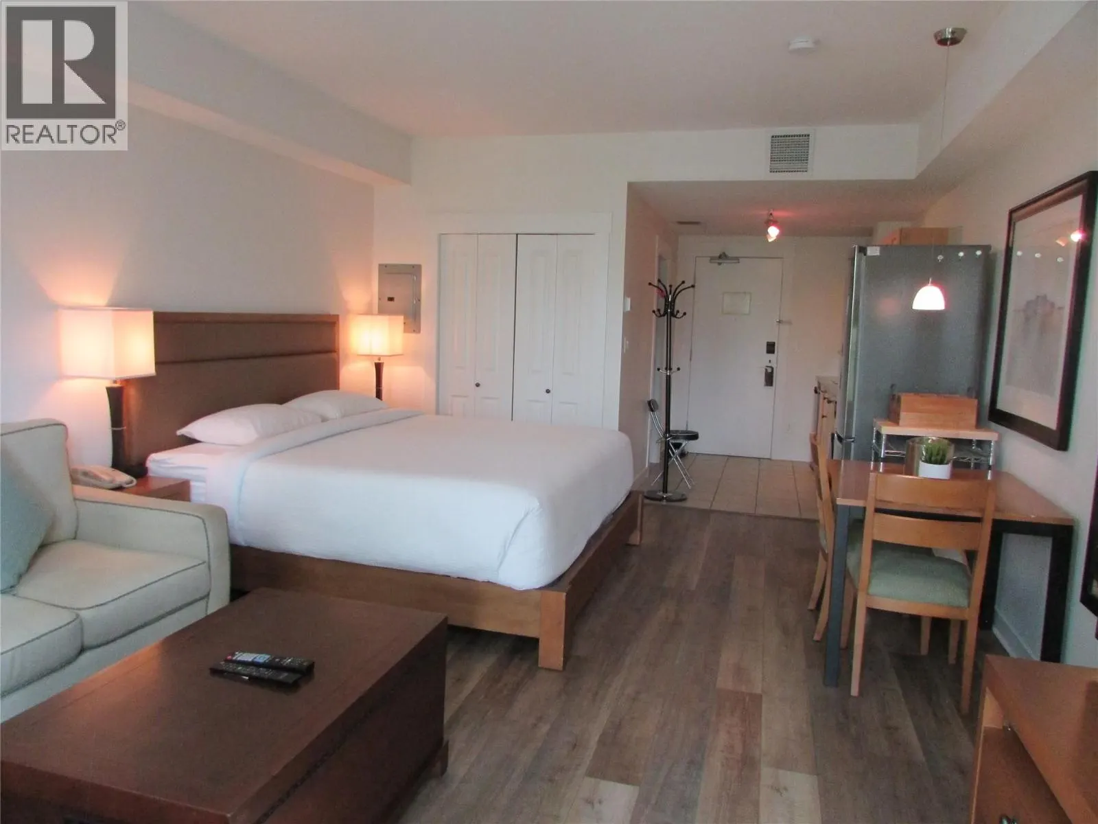 4200 LAKESHORE Drive Unit# 224