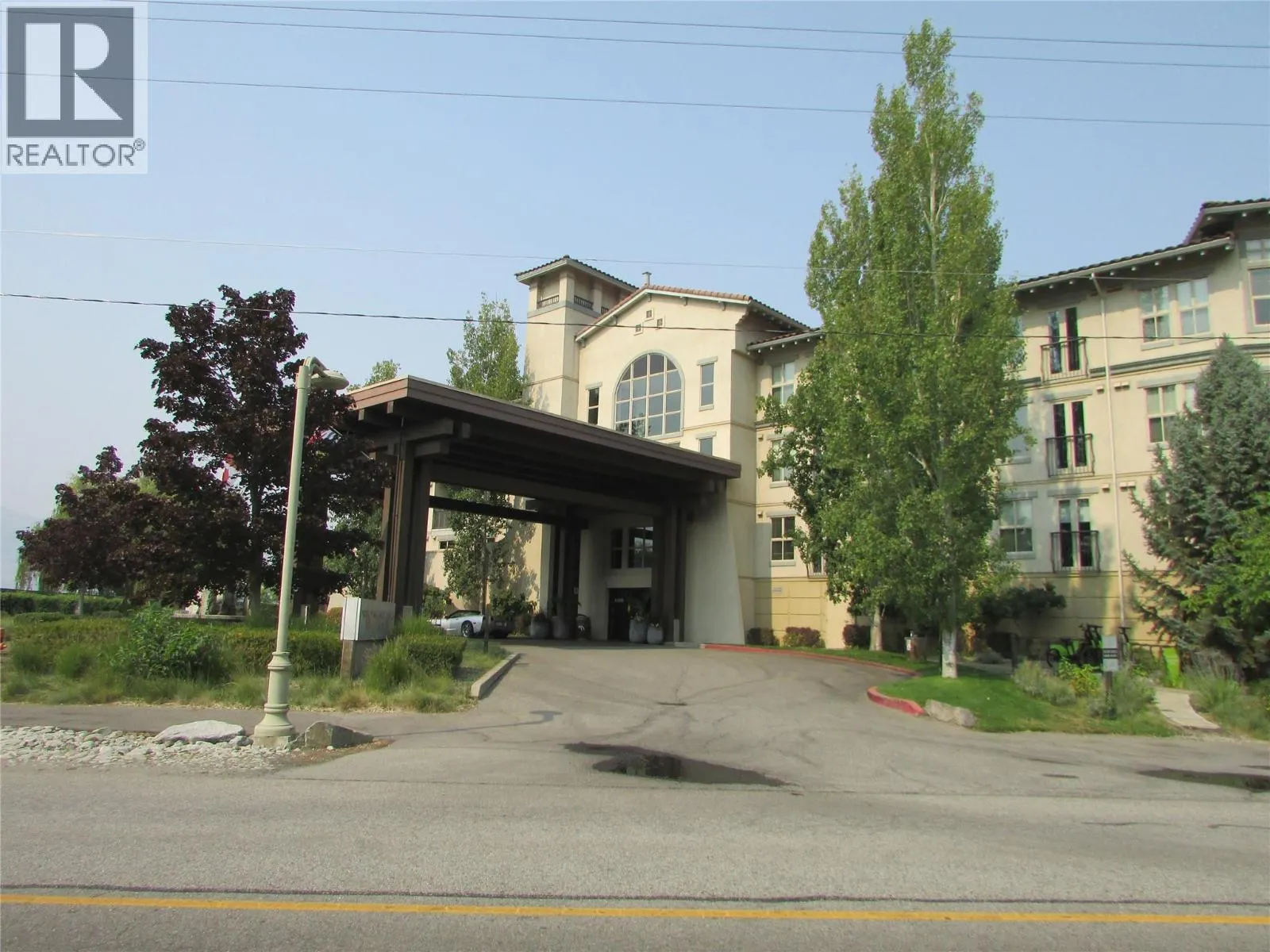 4200 LAKESHORE Drive Unit# 224