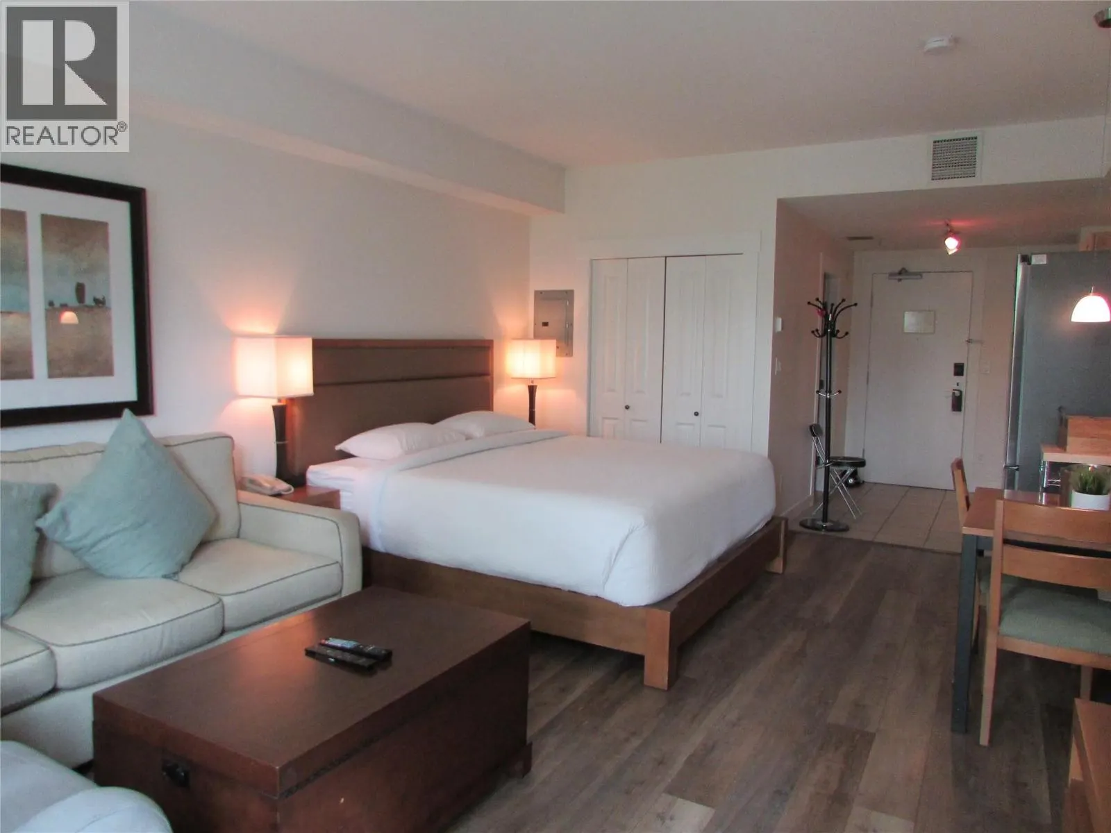 4200 LAKESHORE Drive Unit# 224