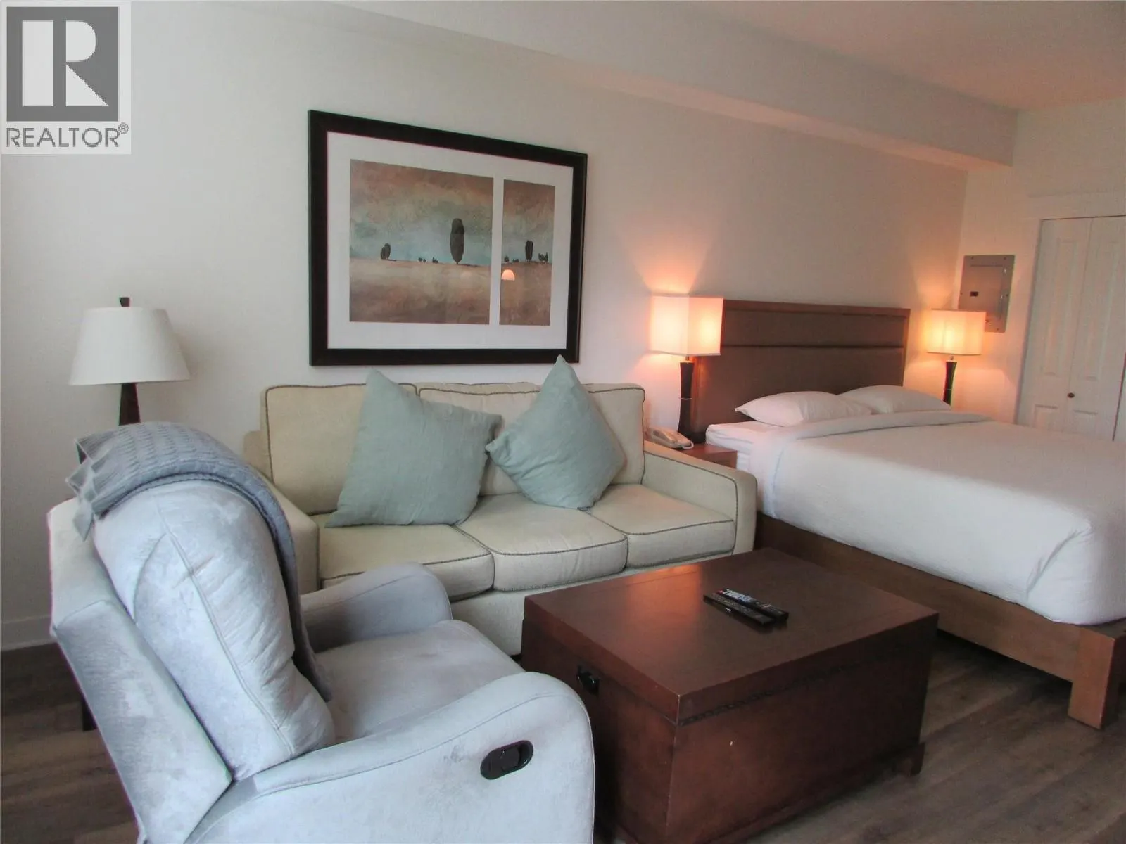4200 LAKESHORE Drive Unit# 224