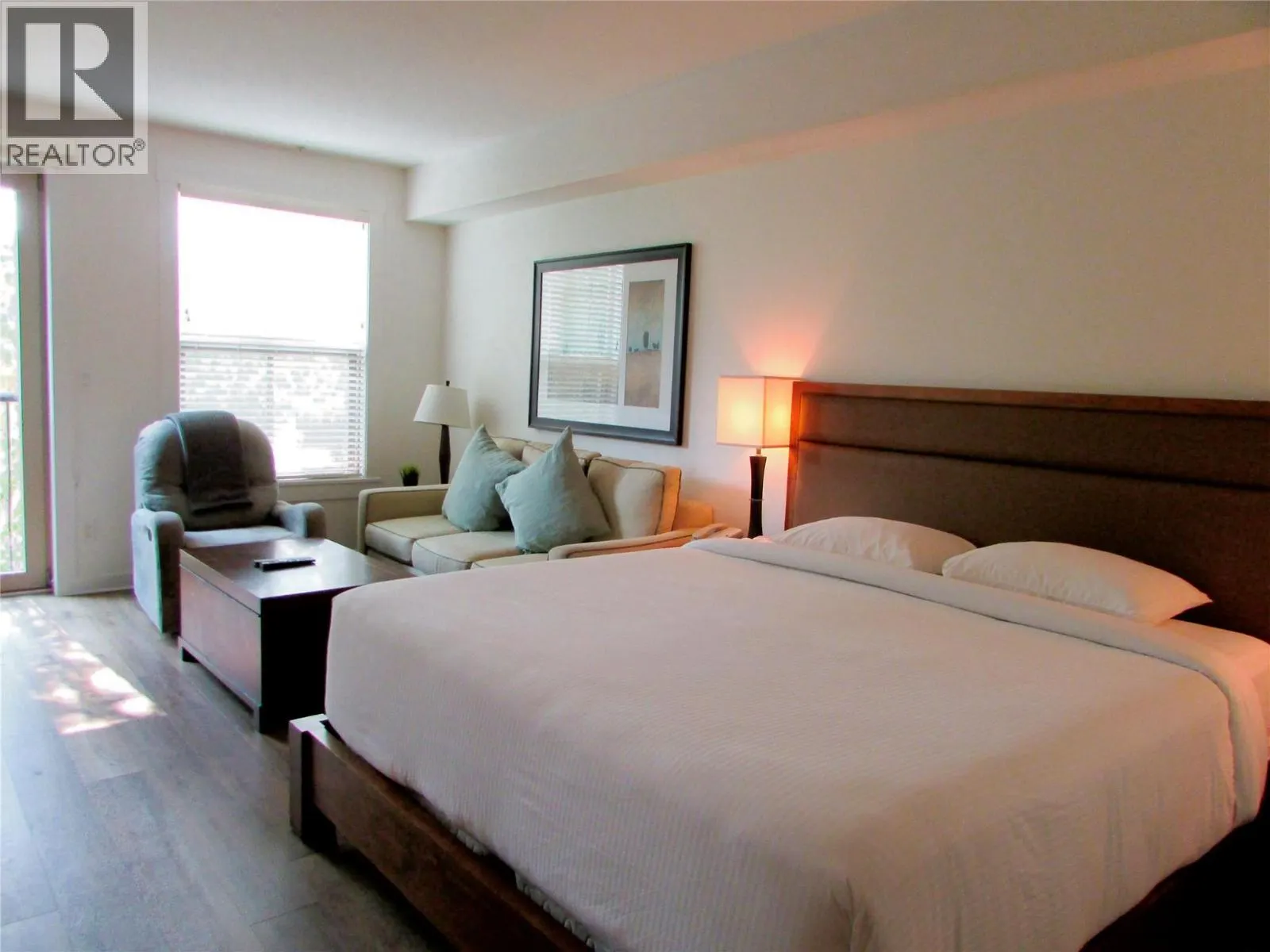 4200 LAKESHORE Drive Unit# 224