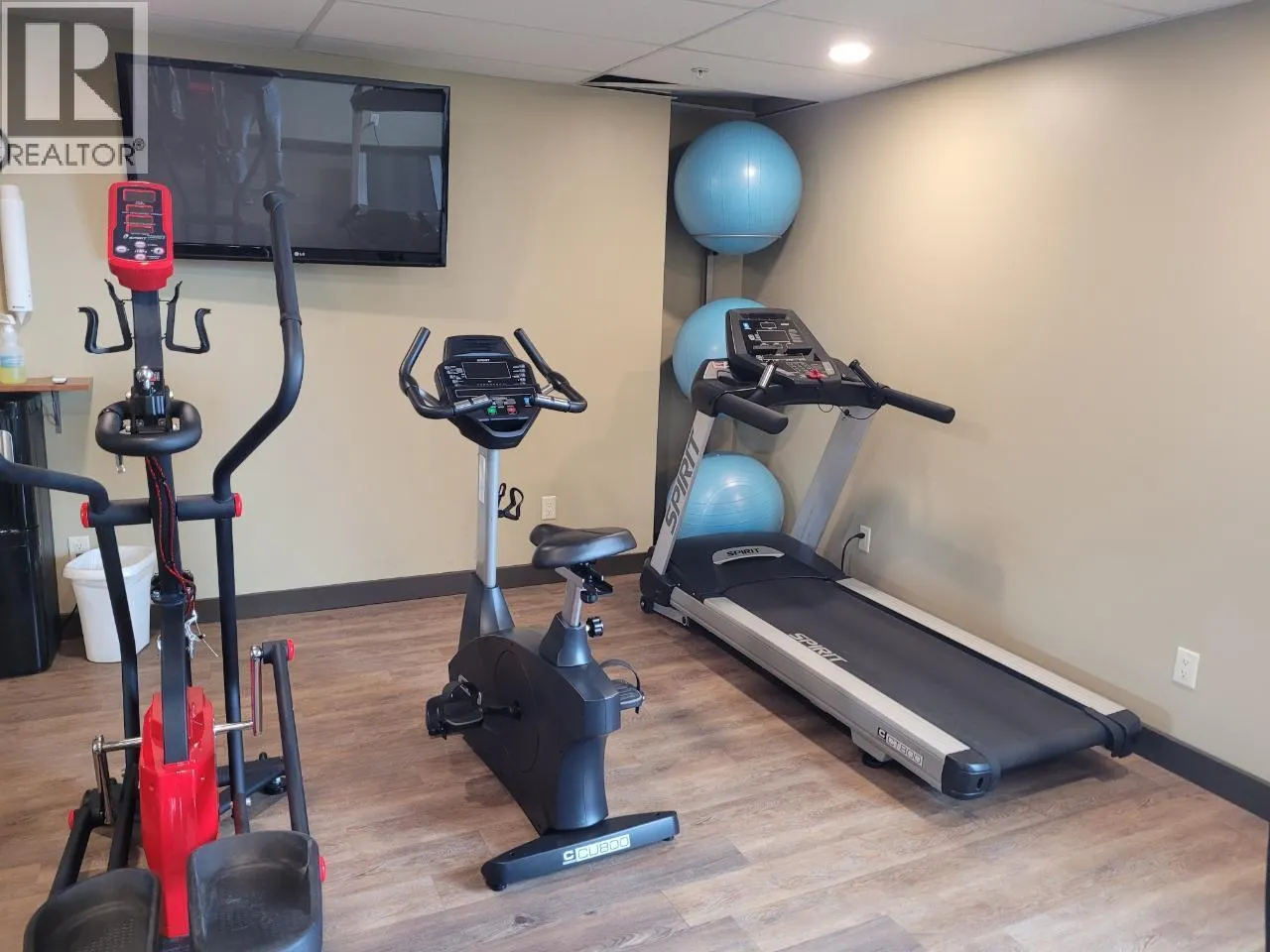 4200 LAKESHORE Drive Unit# 332