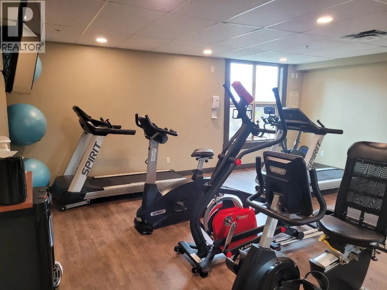 4200 LAKESHORE Drive Unit# 332