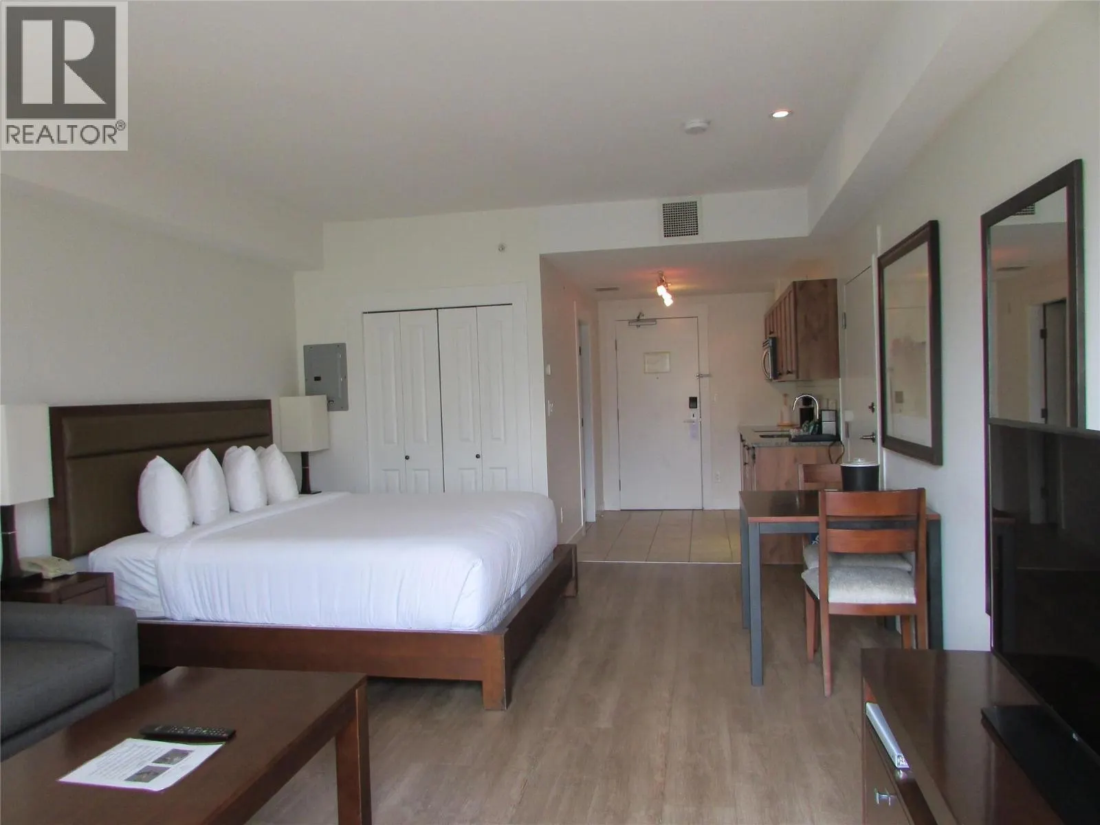 4200 LAKESHORE Drive Unit# 332