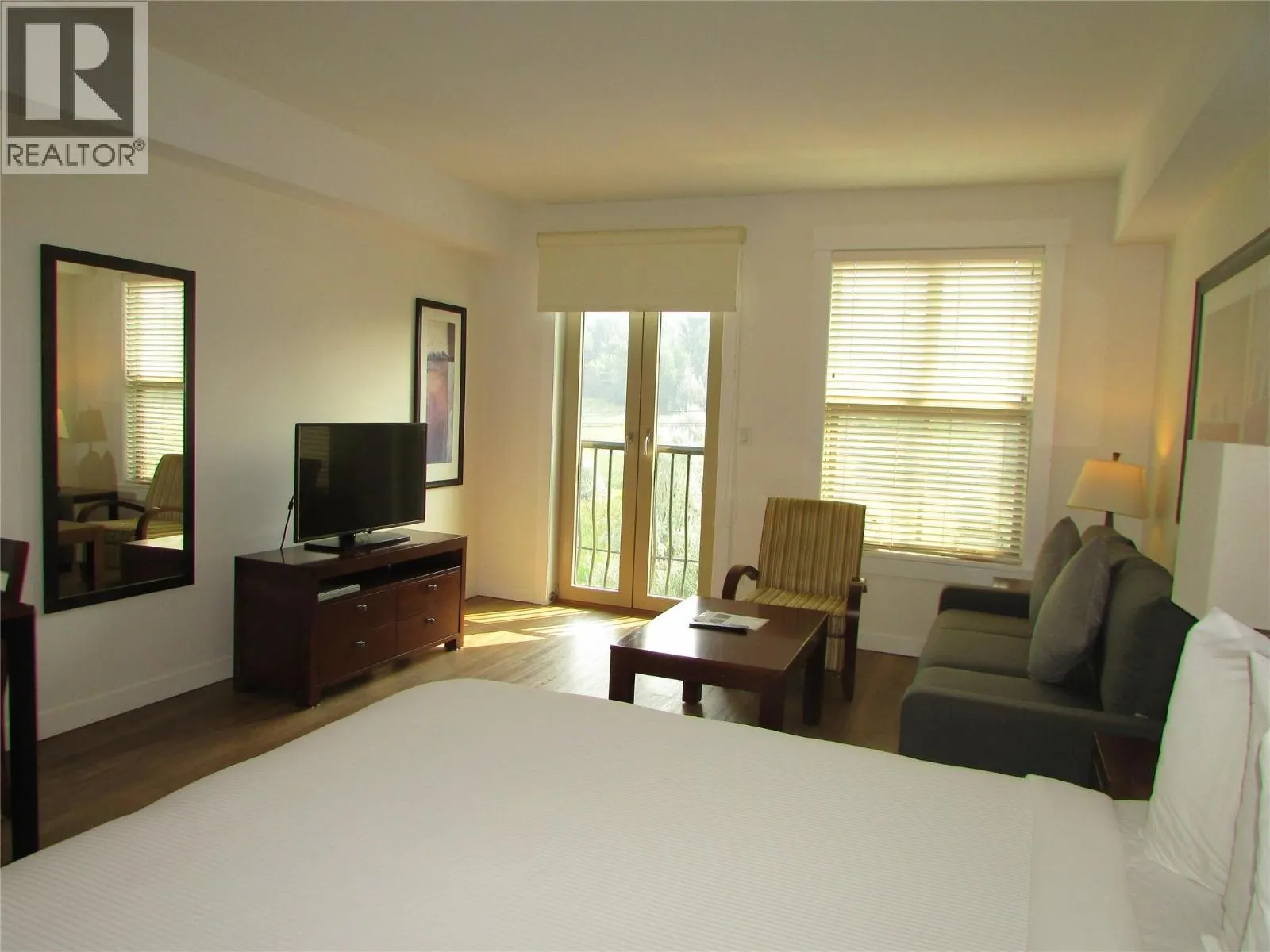 4200 LAKESHORE Drive Unit# 332