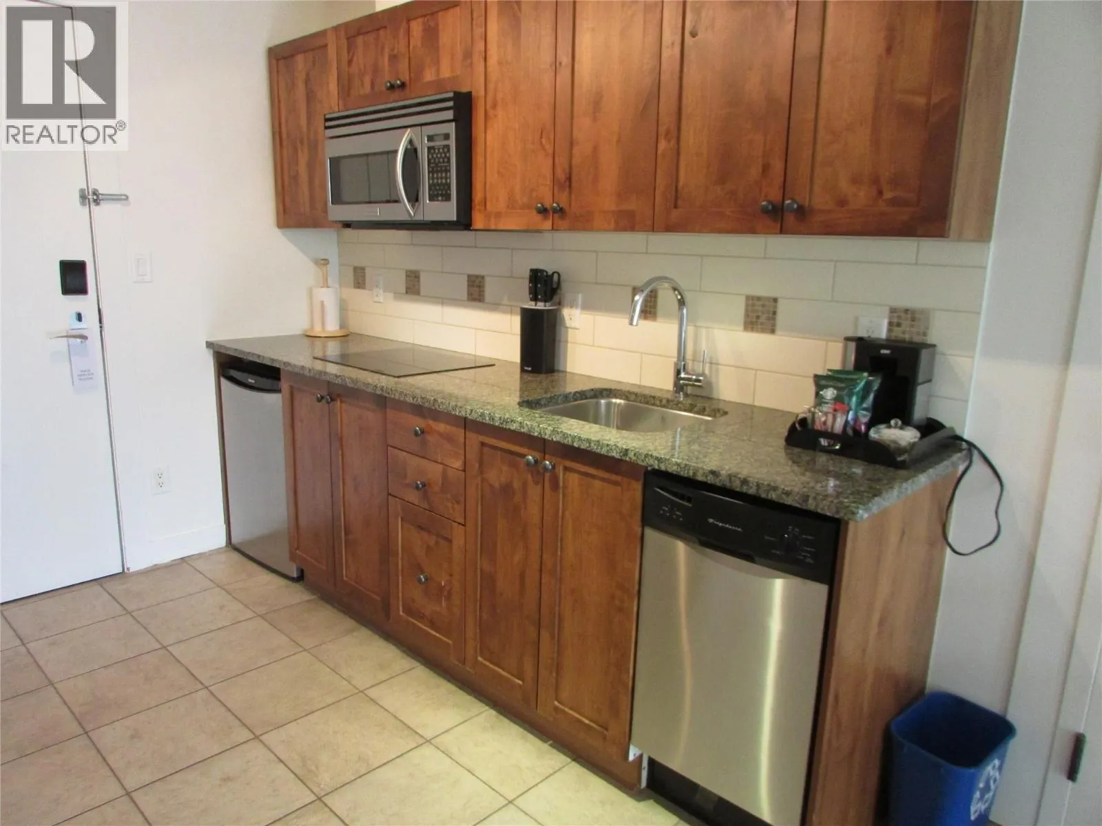 4200 LAKESHORE Drive Unit# 332