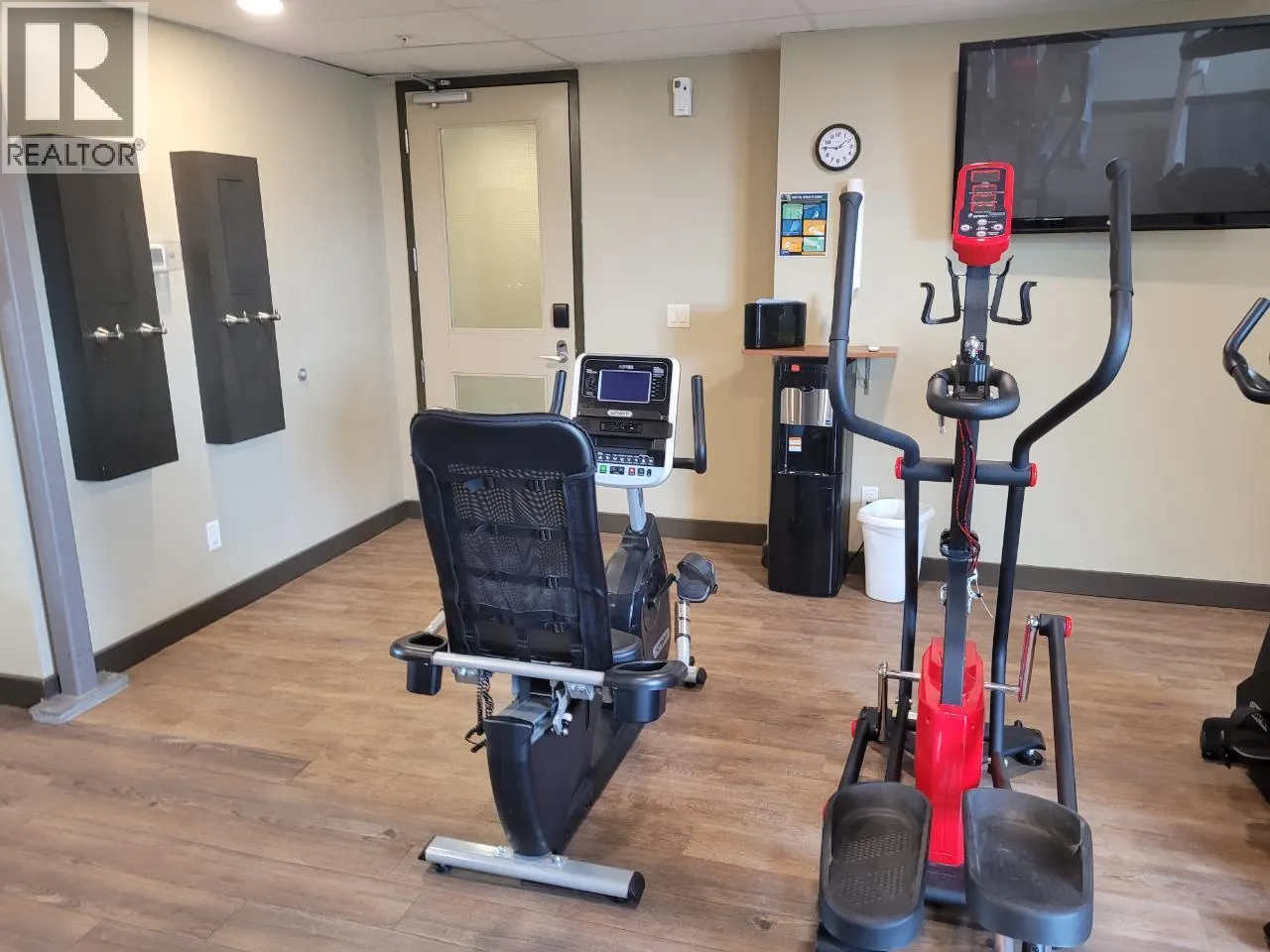4200 LAKESHORE Drive Unit# 332