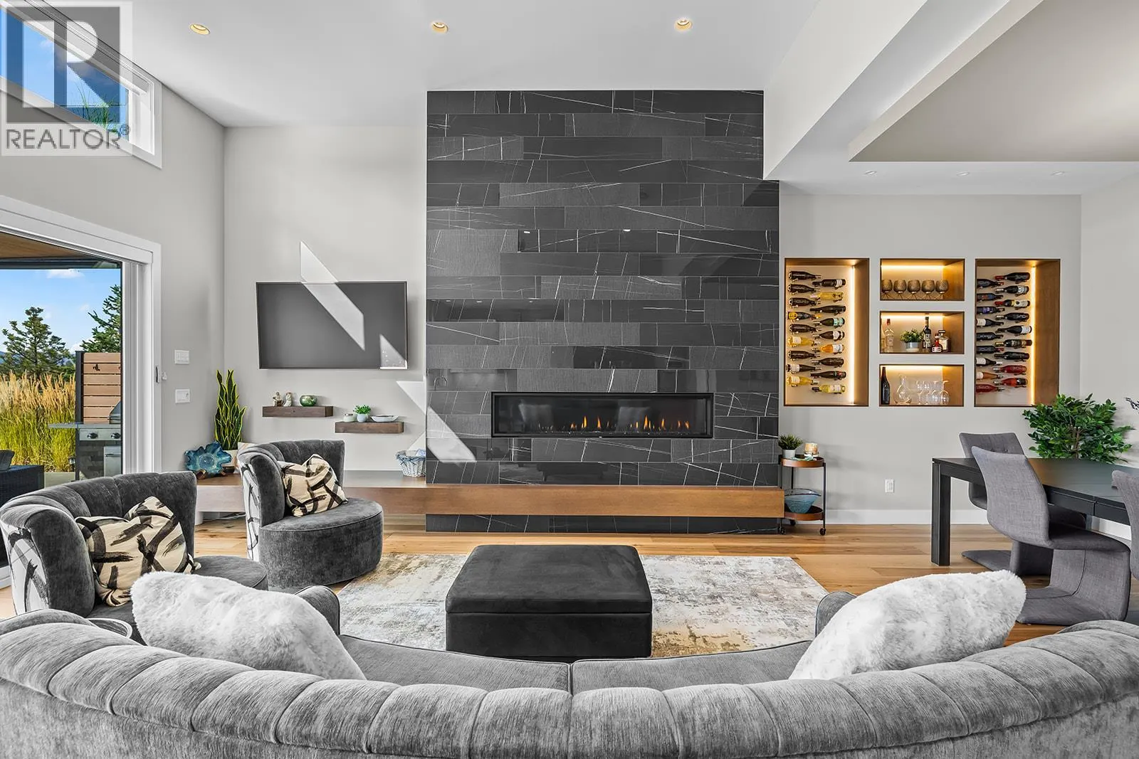 10018 Beacon Hill Drive