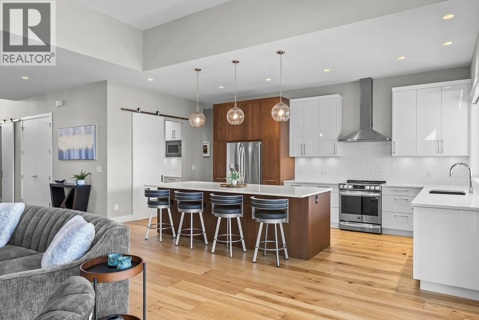 10018 Beacon Hill Drive