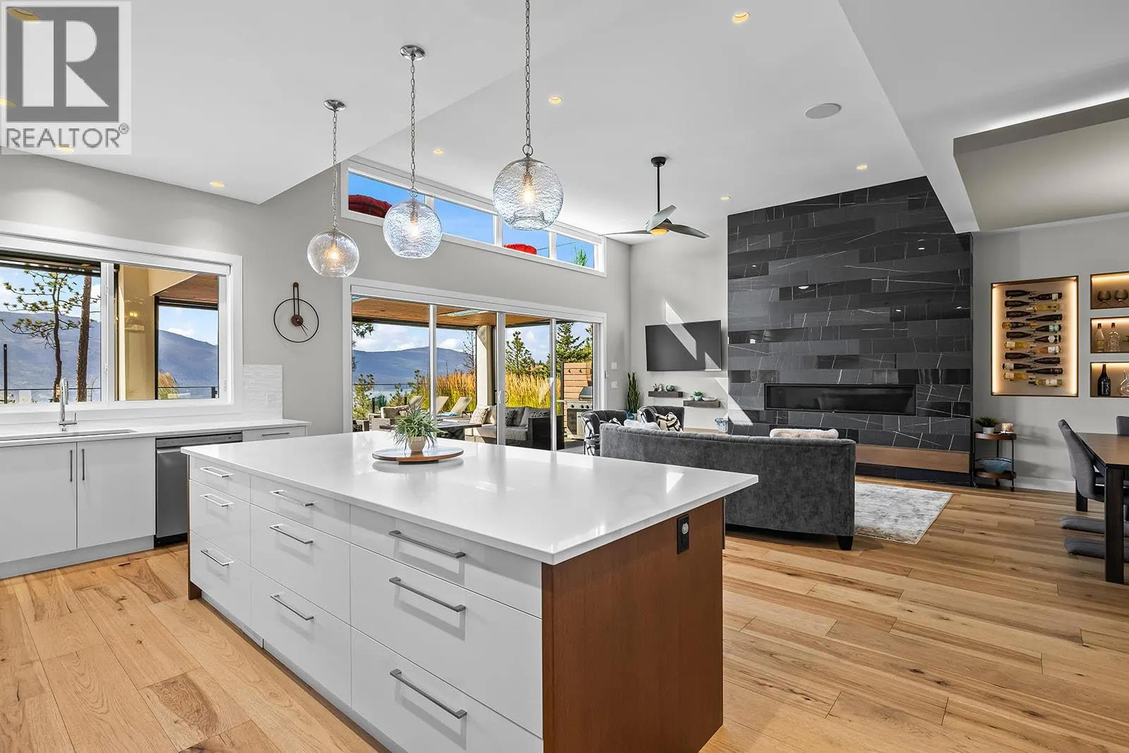 10018 Beacon Hill Drive