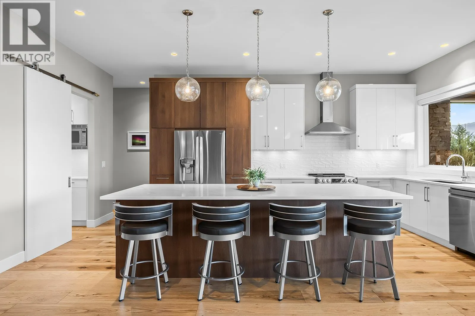 10018 Beacon Hill Drive