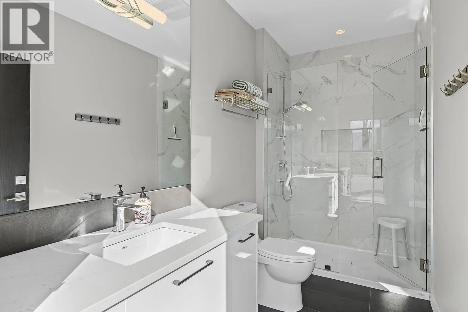 10018 Beacon Hill Drive