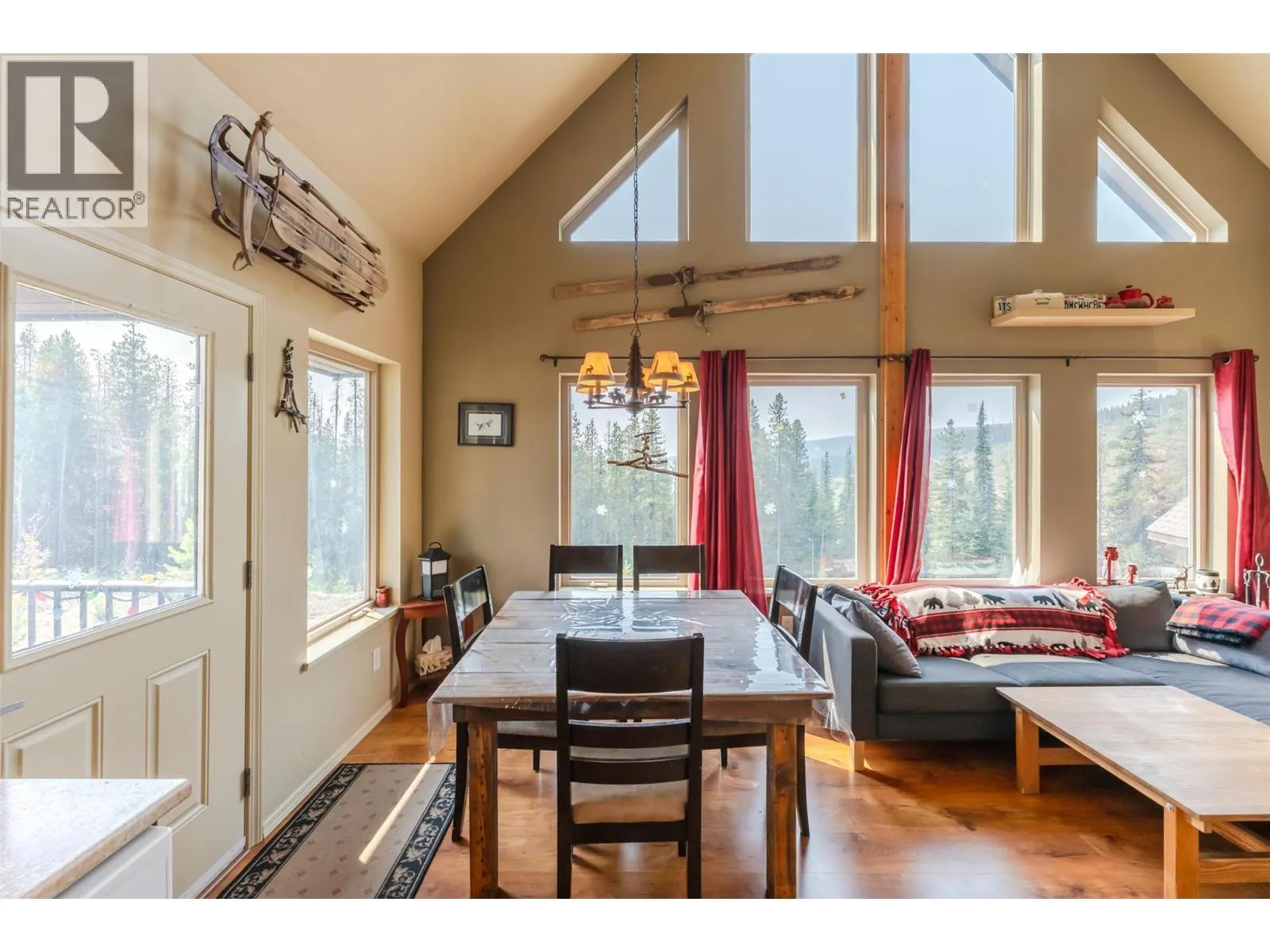 15 Falcon Drive