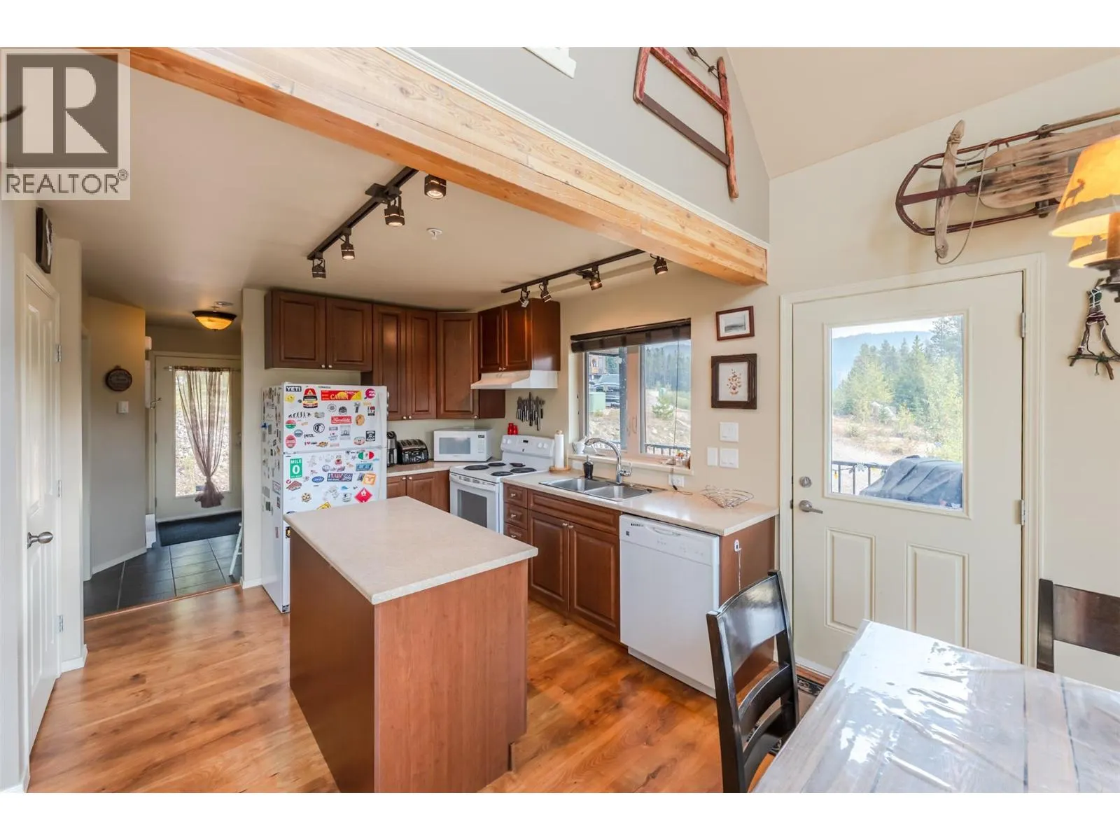 15 Falcon Drive