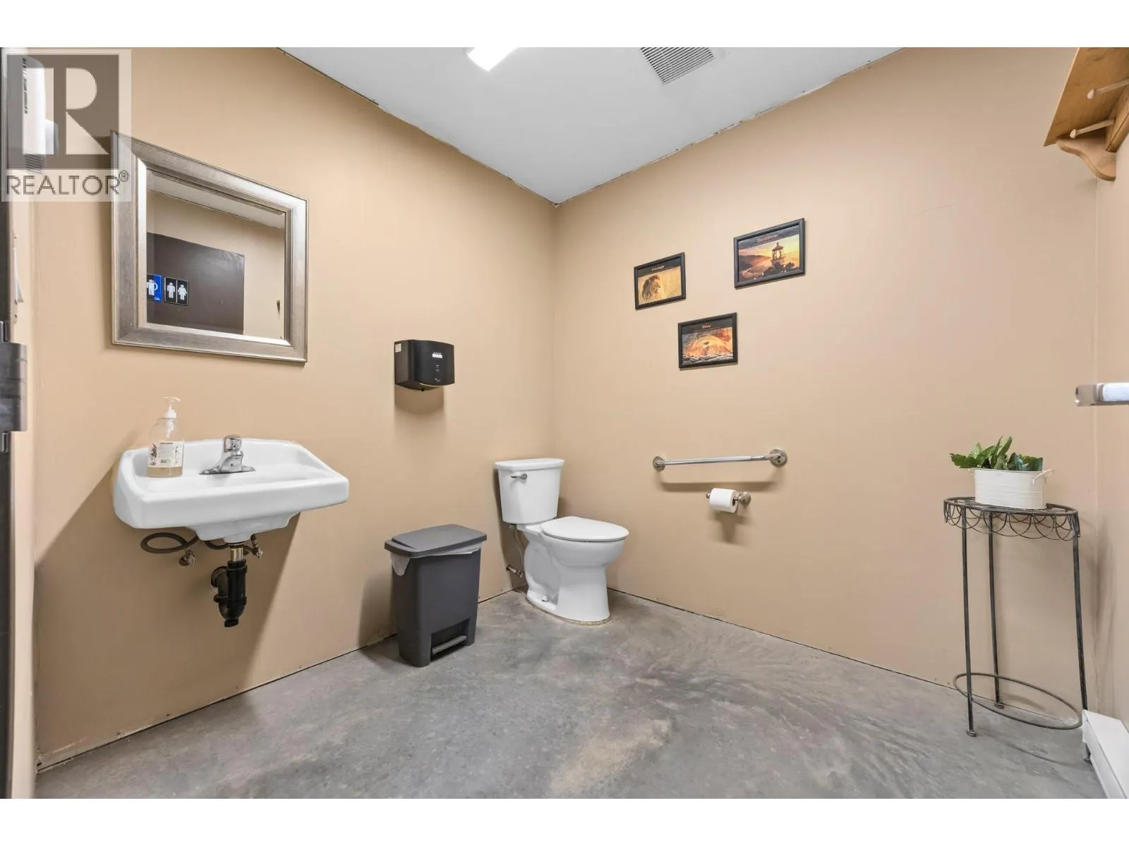 5755 97 Highway