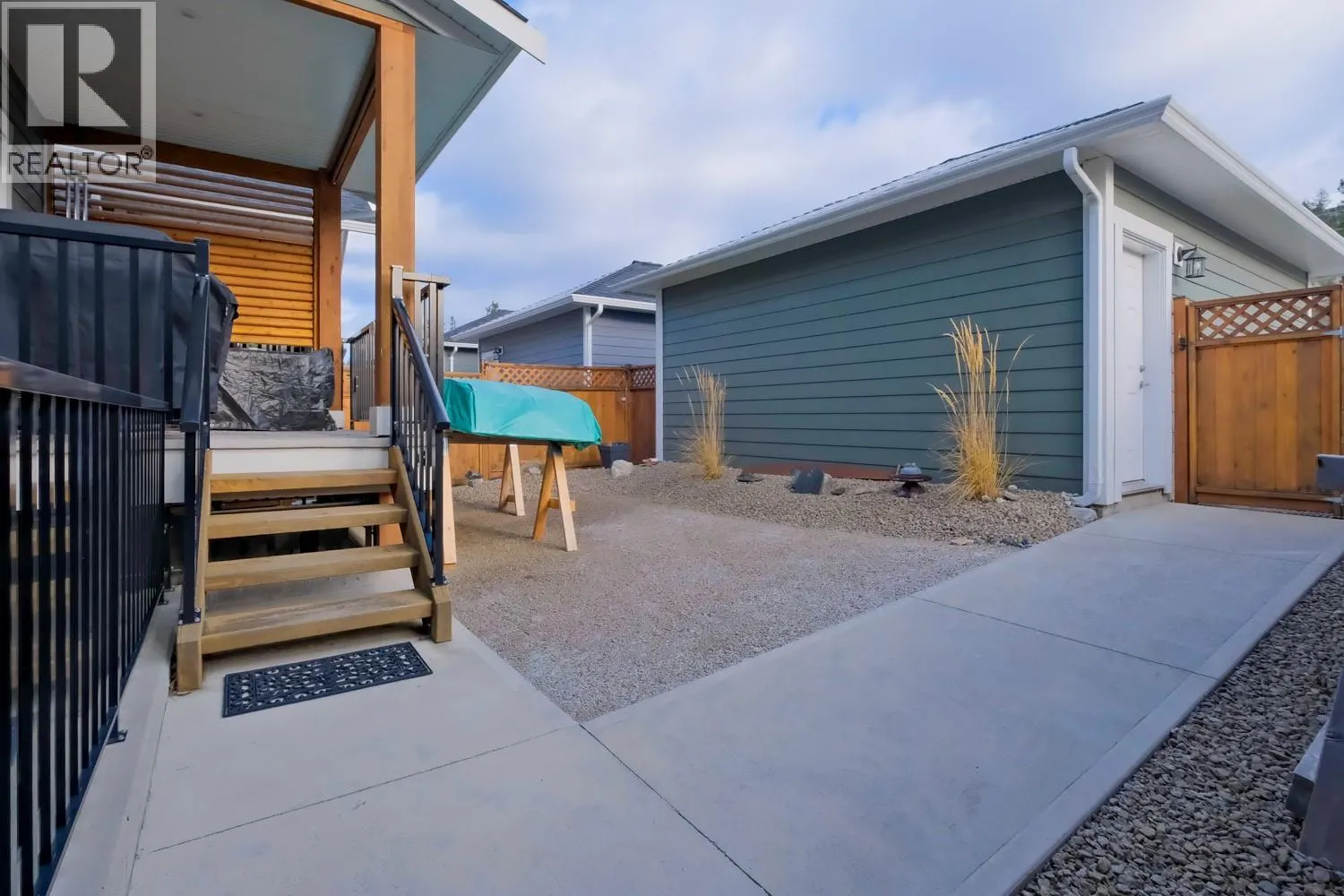 926 HOLDEN Road