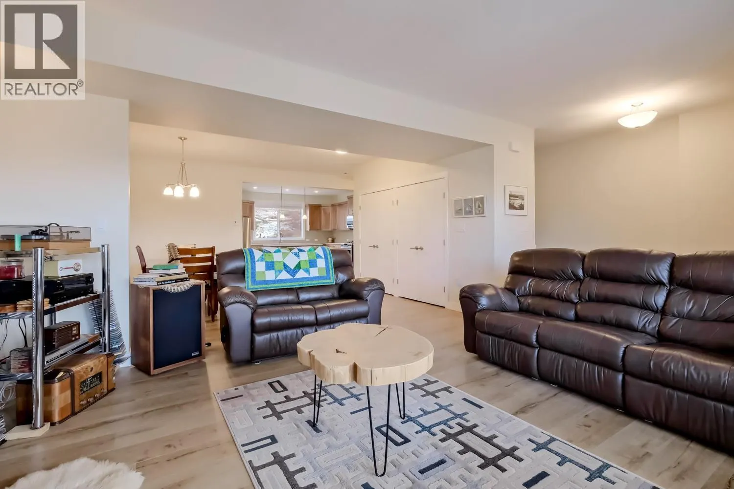926 HOLDEN Road