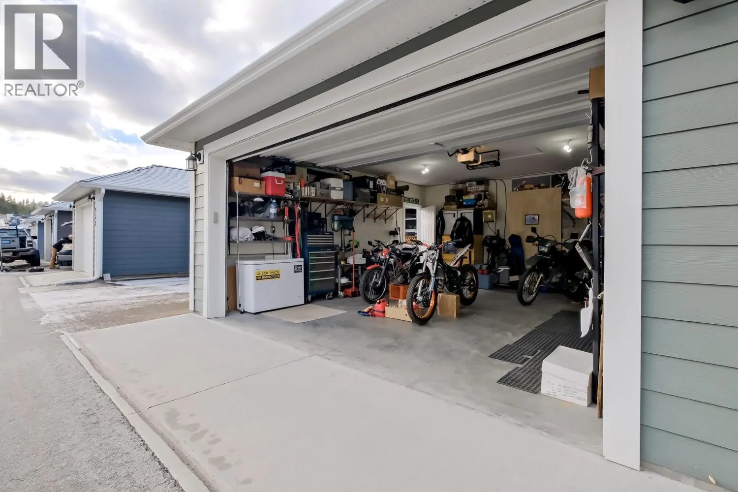 926 HOLDEN Road