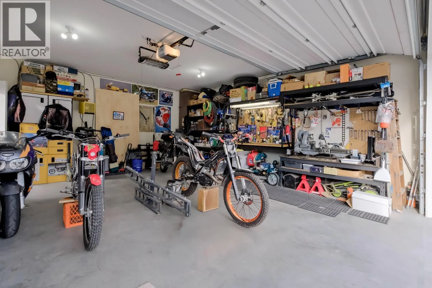 926 HOLDEN Road