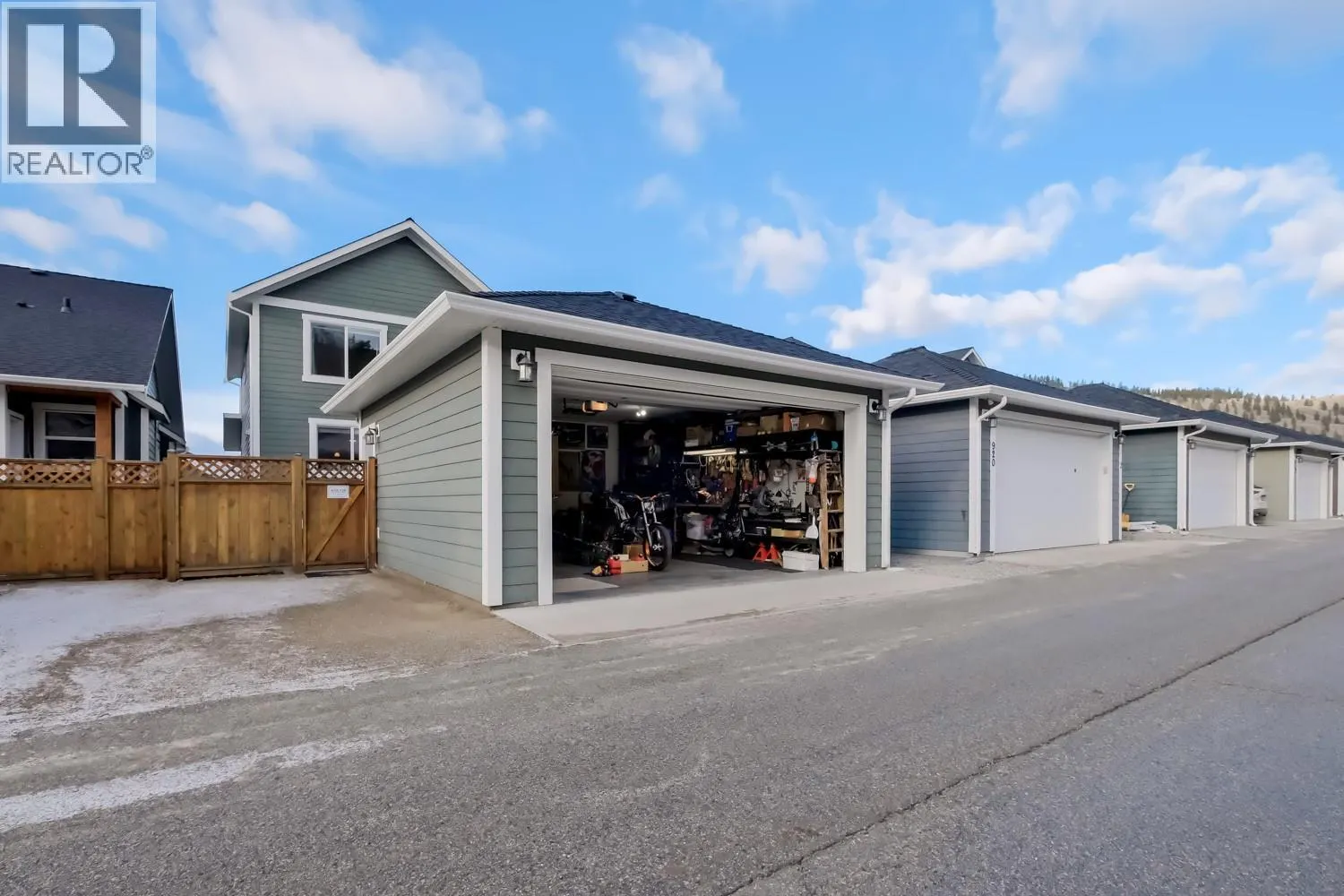 926 HOLDEN Road