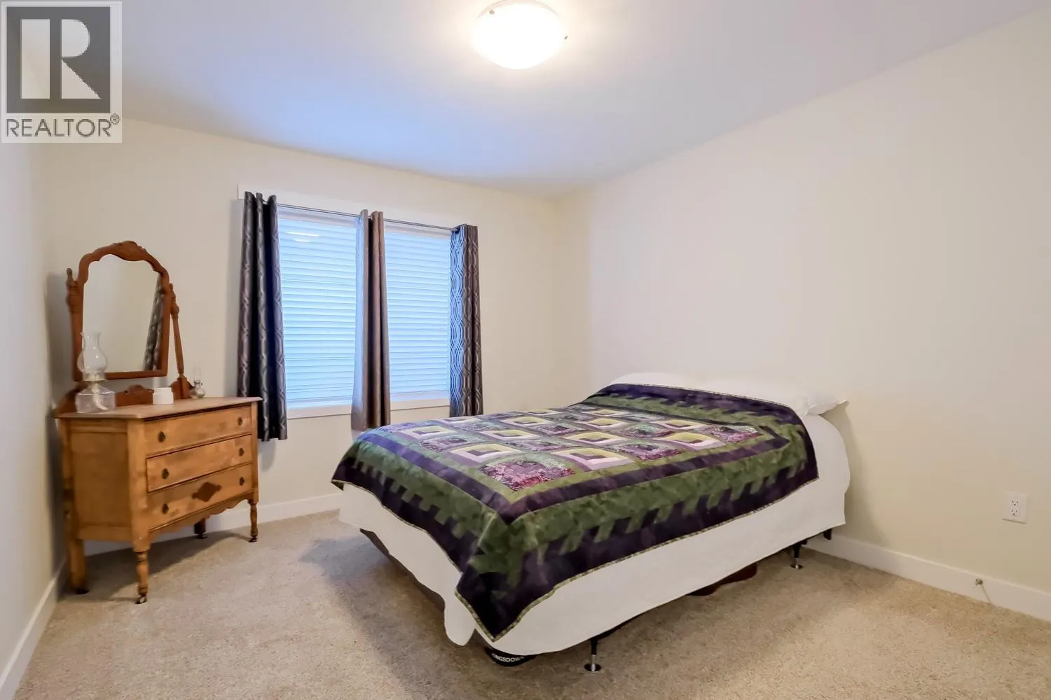 926 HOLDEN Road