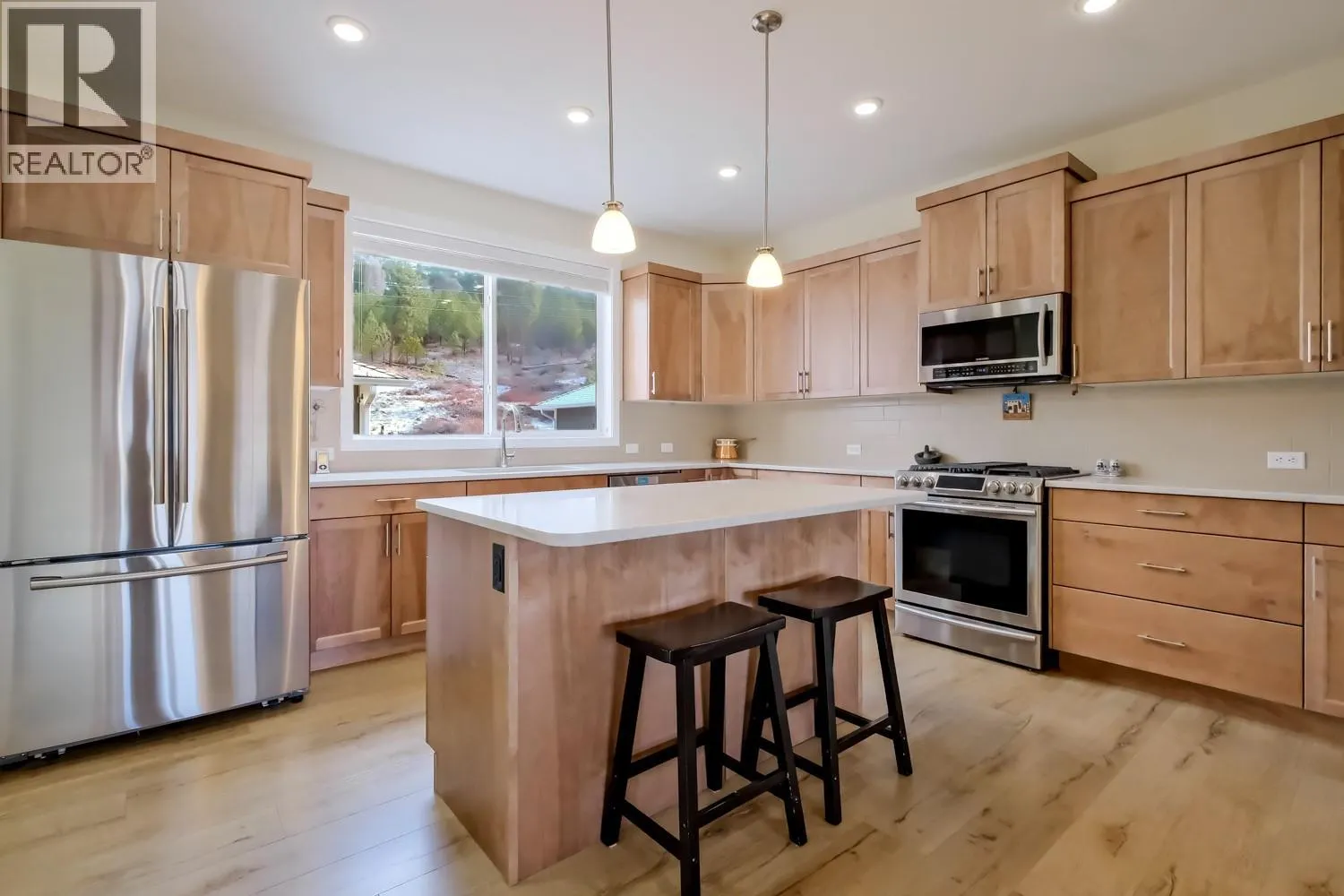 926 HOLDEN Road