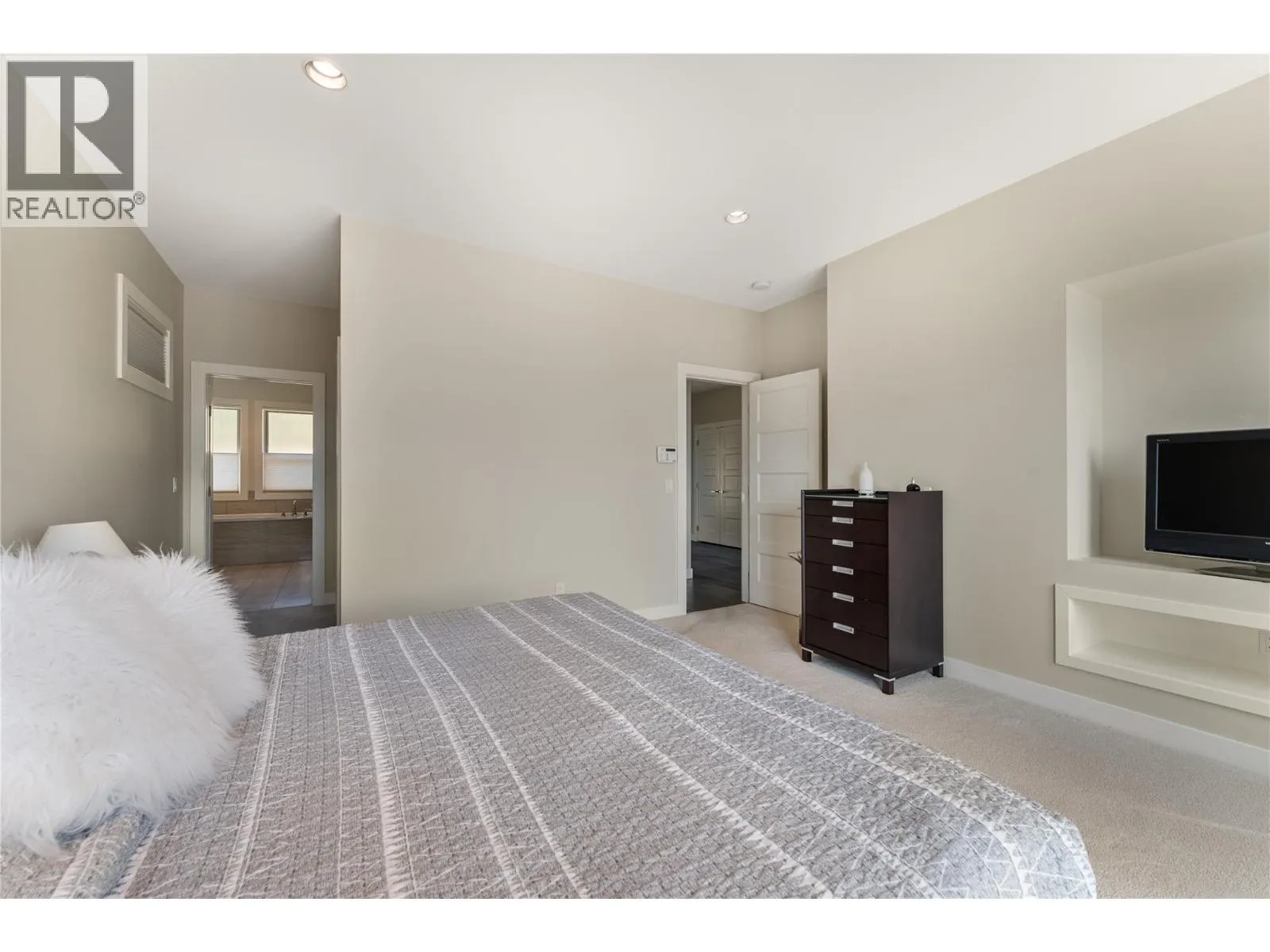 13464 Lake Hill Drive